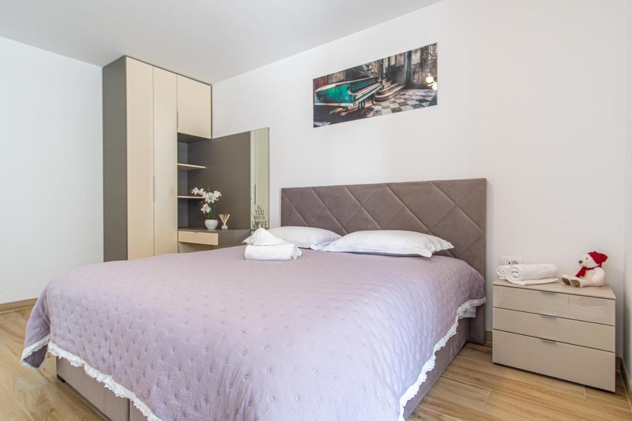 Ledeno More Luxury Apartments Split Exterior photo