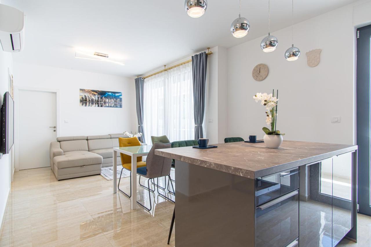 Ledeno More Luxury Apartments Split Exterior photo